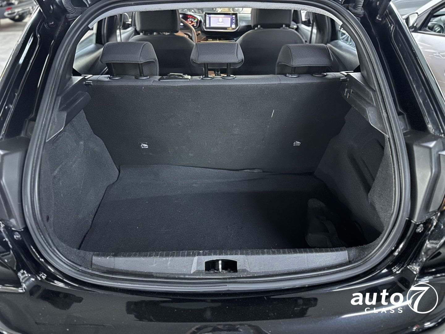 PEUGEOT 208 - Foto 15