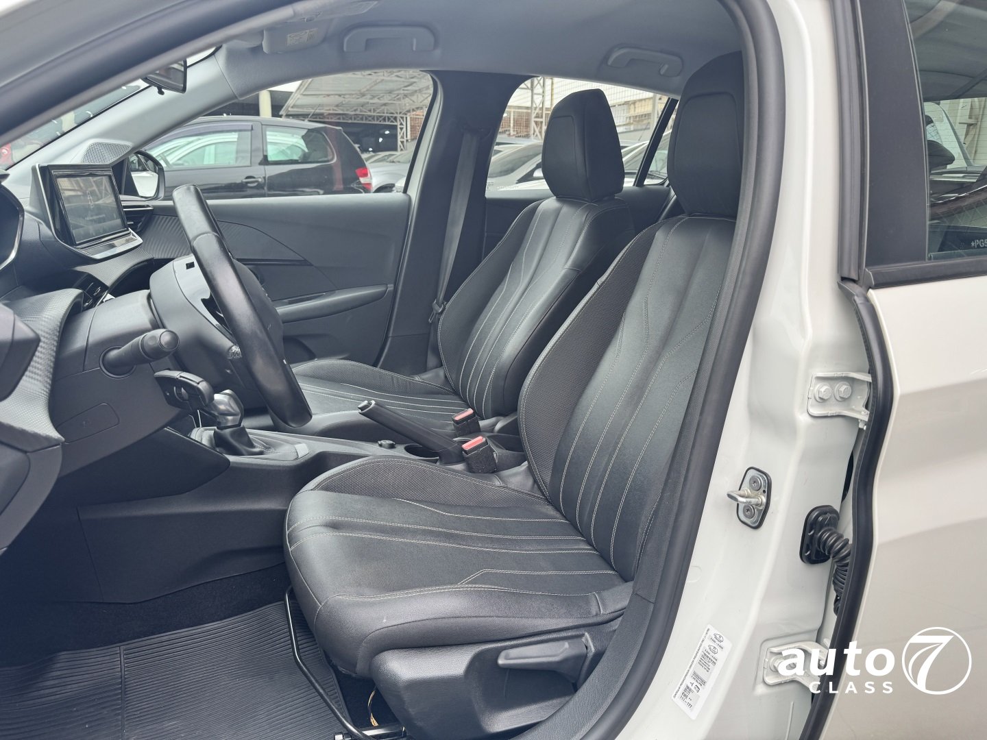 PEUGEOT 208 - Foto 10